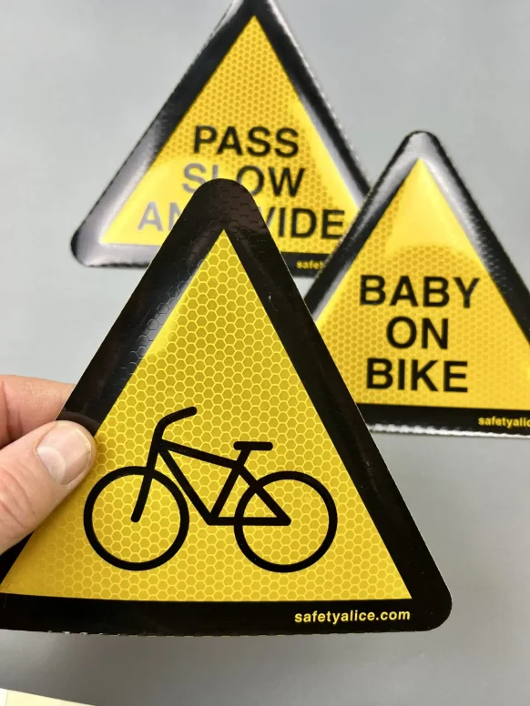 גליל לבן להדפסה מחזיר אור רוחב 124 ס"מ אורך 45.7 מטר RFC-001