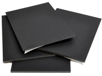 לוח מוקצף שחור