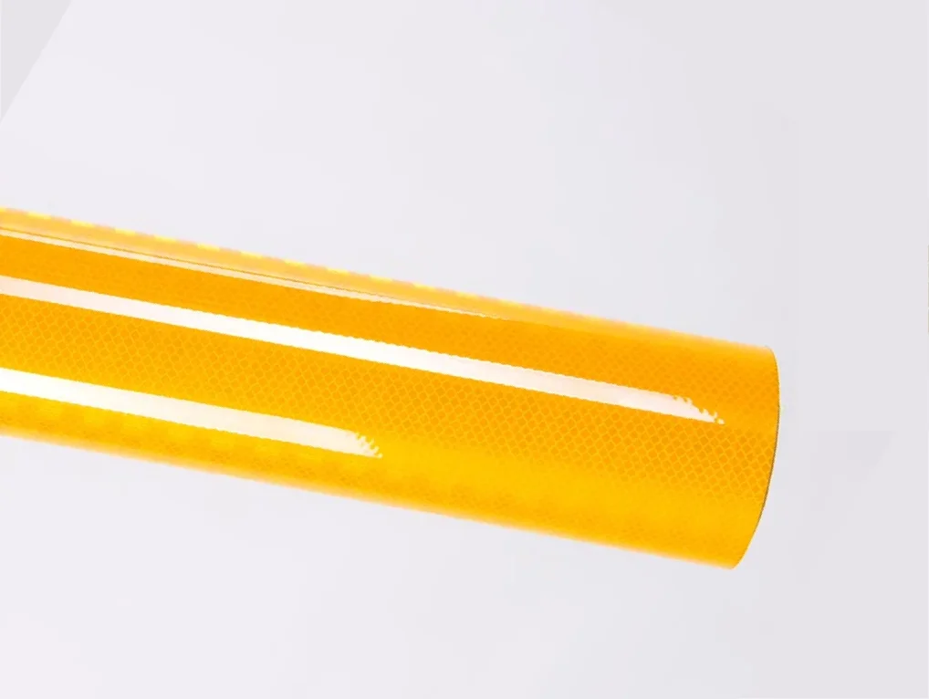 גליל לבן להדפסה מחזיר אור רוחב 124 ס"מ אורך 45.7 מטר RFC-001