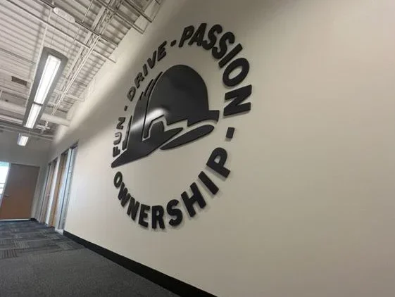 גליל אלומיניום שחור רוחב 6 ס"מ אורך 100 מטר עובי 0.6 מ"מ (10.26 ק"ג)