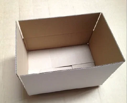 קופסאות קרטון לבן A4 ציפוי לבן (25 יח באריזה) מקט 24262M01