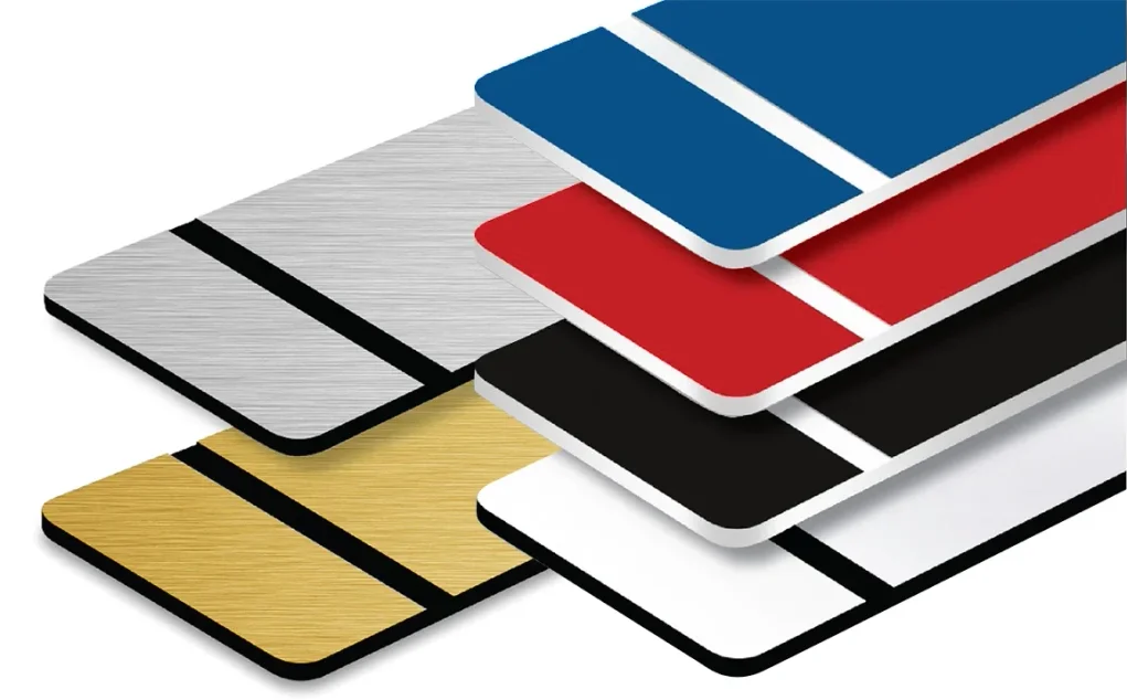 פלסטיק לחריטה אדום בסיס לבן גודל 60/120 ס"מ עובי 1.3 מ"מ