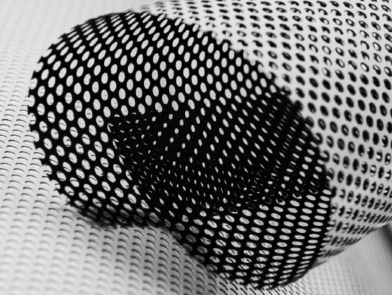 גליל ויניל מדבקה רשת צד אחד רוחב 106 ס"מ 50 מטר סולבנט 140 מיקרון OWV-1414